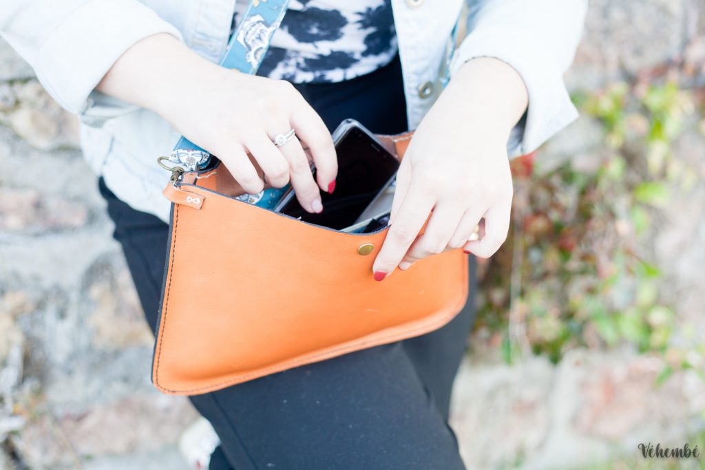 détail du sac et sa pochette intérieur en tissu